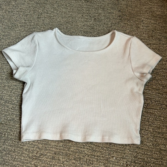 Basic cropped tee! - Picture 1 of 2